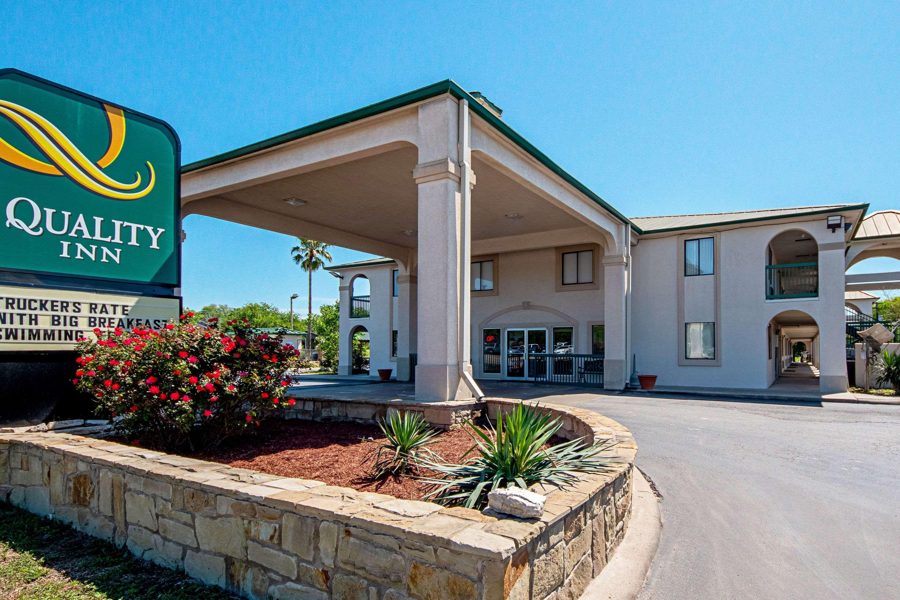 Quality Inn Three Rivers Exterior photo